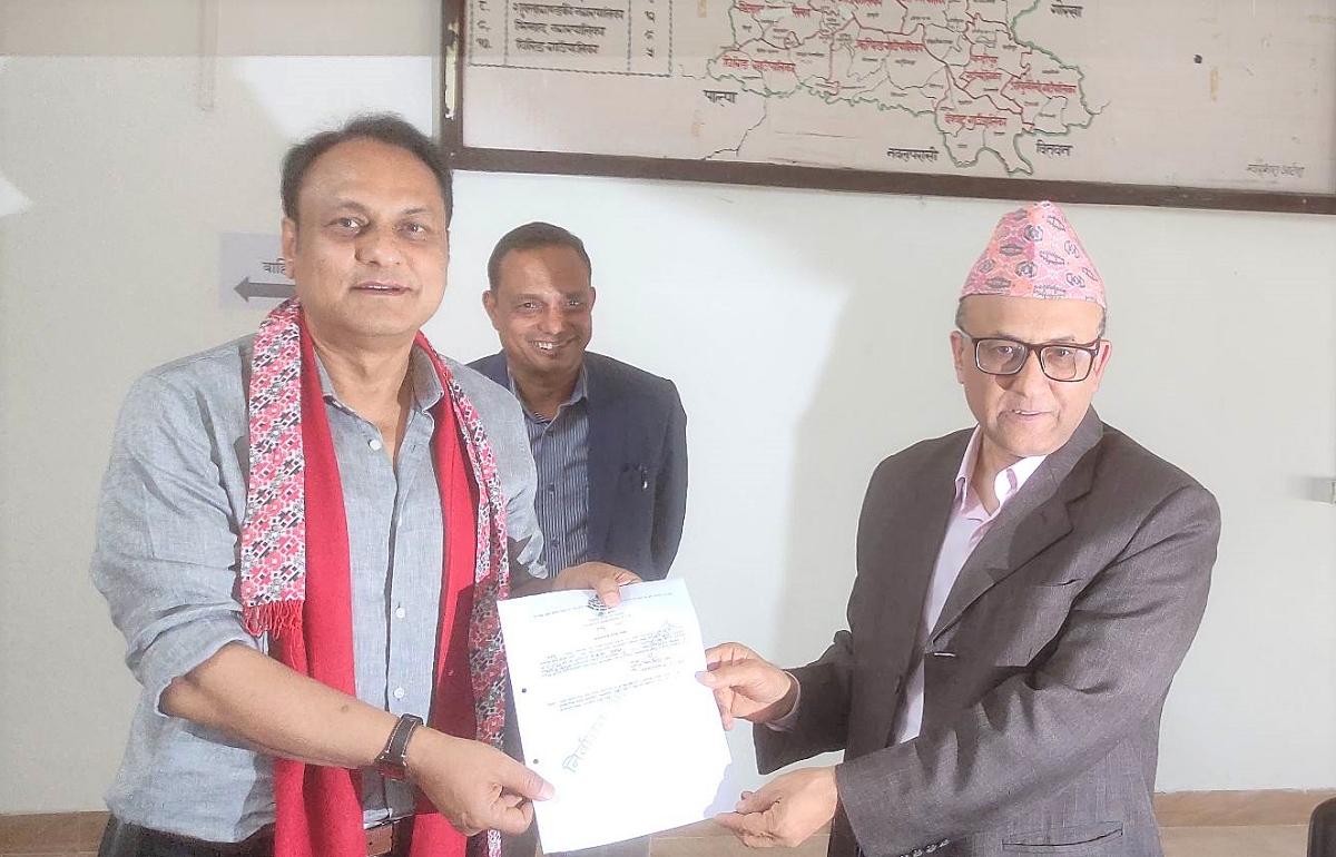 एमालेबाट सर्वेन्द्र खनालले तनहुँ-१ मा गरे उम्मेदवारी दर्ता